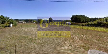 Finca llana y despejada a vista de la Carretera gral. LU-530